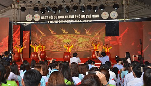 Chương trình nghệ thuật tại Lễ khai mạc mạc Ngày hội Du lịch TP. Hồ Chí Minh lần thứ 13 năm 2017